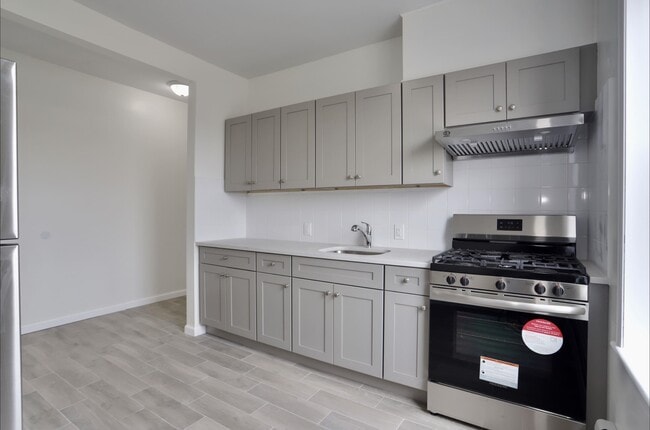 Building Photo - 404 Stegman Pkwy