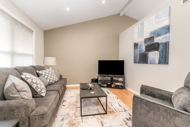 Building Photo - 2111 Lolo Pass Dr