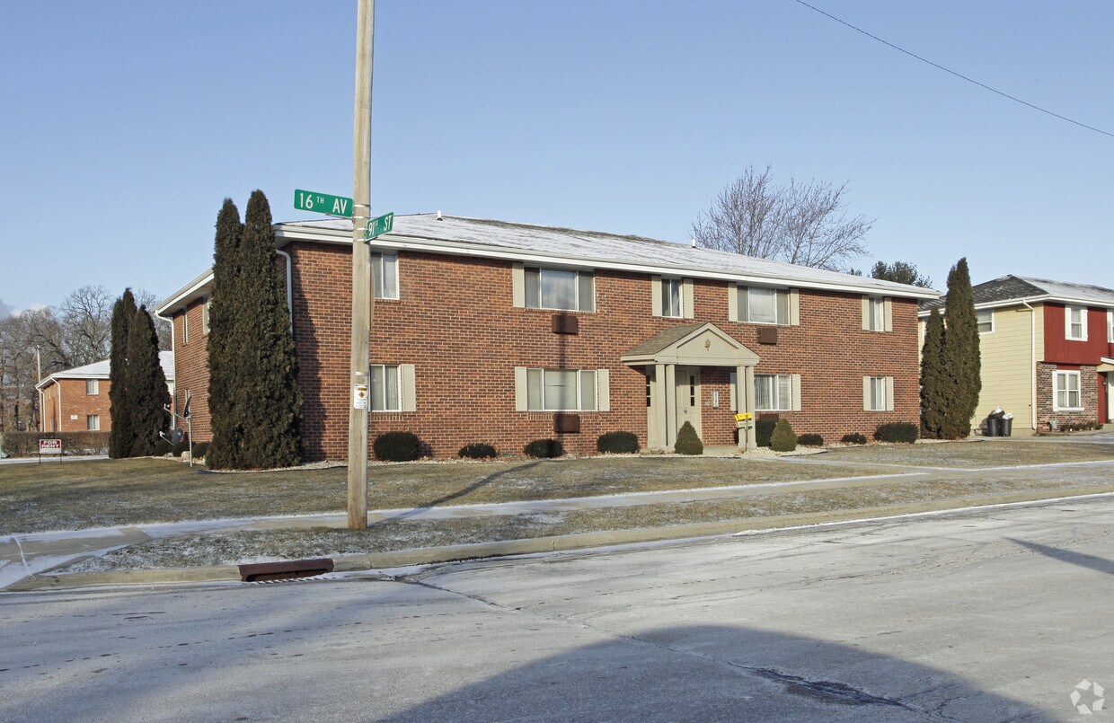 9048 16th Ave, Pleasant Prairie, WI 53158 Apartments in Pleasant