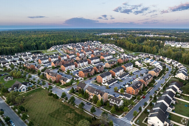 Small planned communities are close to shopping and retail in White Plains