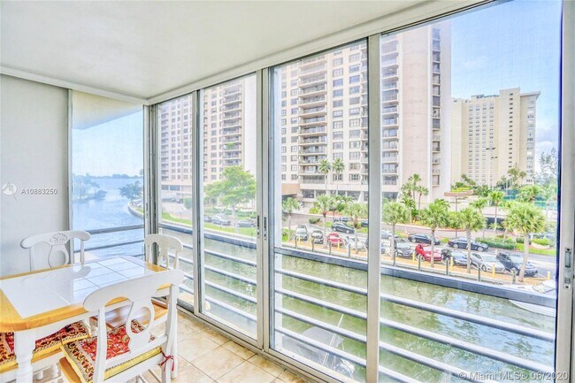 Foto del edificio - 1750 NE 115th St