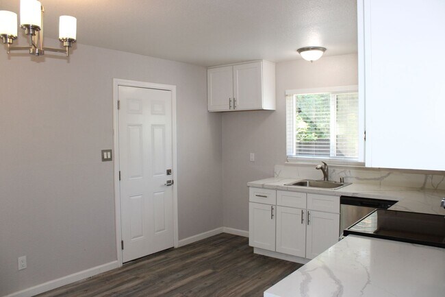 Building Photo - 10404 Abbottford Way