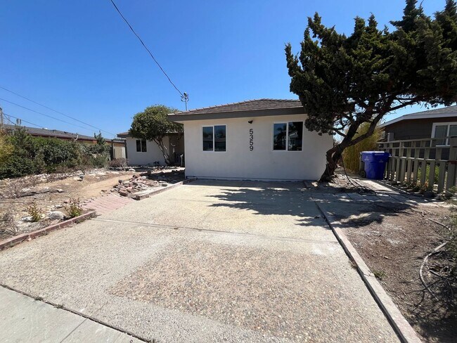 Foto del edificio - Large 6 bed 3 bath House on East Falls! Co...