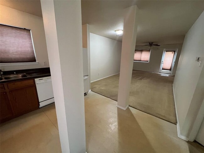 Building Photo - 11915 Chanteloup Dr