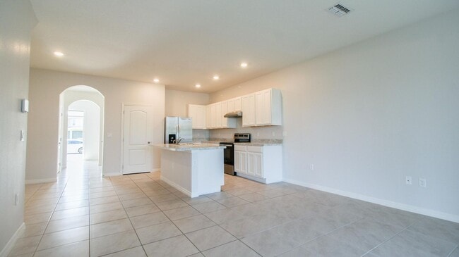 Building Photo - Beautiful 3 Bed / 2.5 Bath Townhome in Dav...