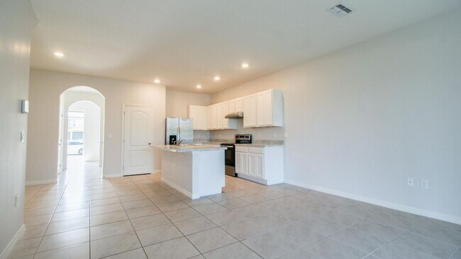 Foto del edificio - Beautiful 3 Bed / 2.5 Bath Townhome in Dav...