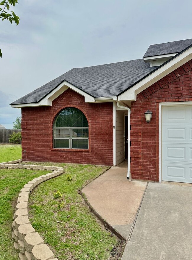 Building Photo - Pecan Valley