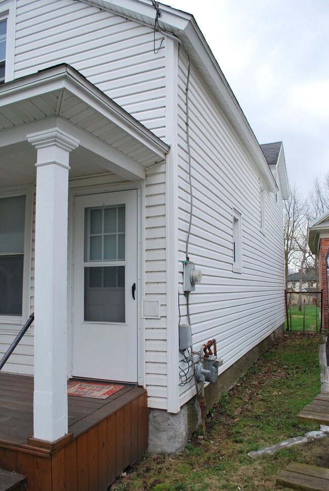Building Photo - 526 Franklin St.