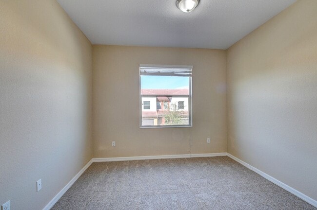 Foto del interior - Acastus Charles Landing LLC