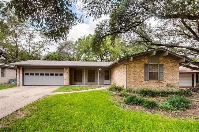 Building Photo - 3200 Pinecrest Dr