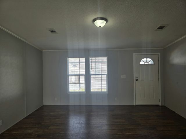 Foto del edificio - 1400 Banana Rd