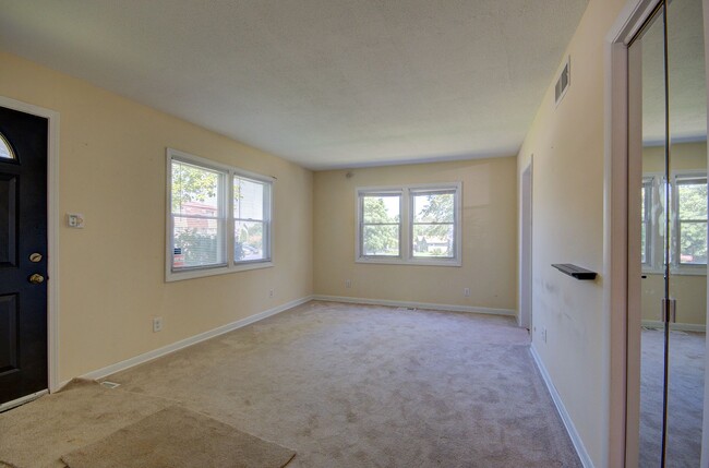 Foto del edificio - Great 3 bd 1 ba ranch Crest Hill