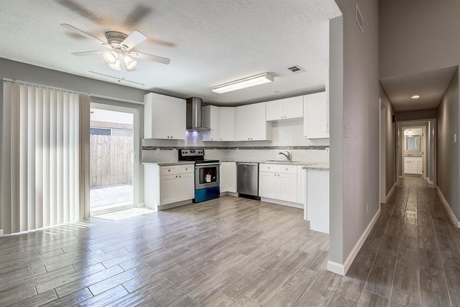 Building Photo - 16026 Bear Hill Dr