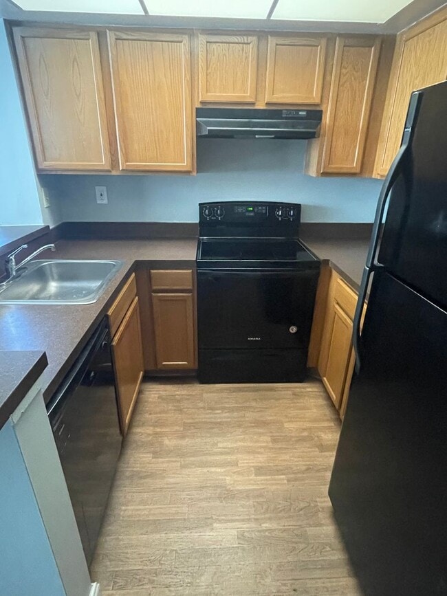 Photo - ONE BEDROOM ONE BATHROOM! WATERFRONT COMMUNITY! Apartment