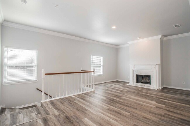 Building Photo - RENOVATED Birchman Place Townhomes!