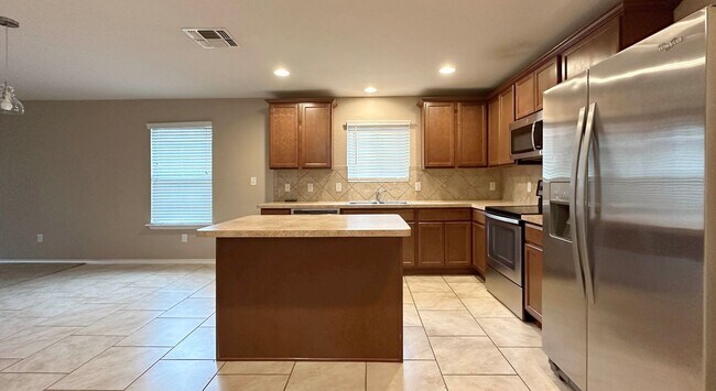 Building Photo - Nice 3/2 Home Available for Immediate Move...