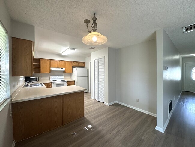 Foto del edificio - 3450 Harrow Ln