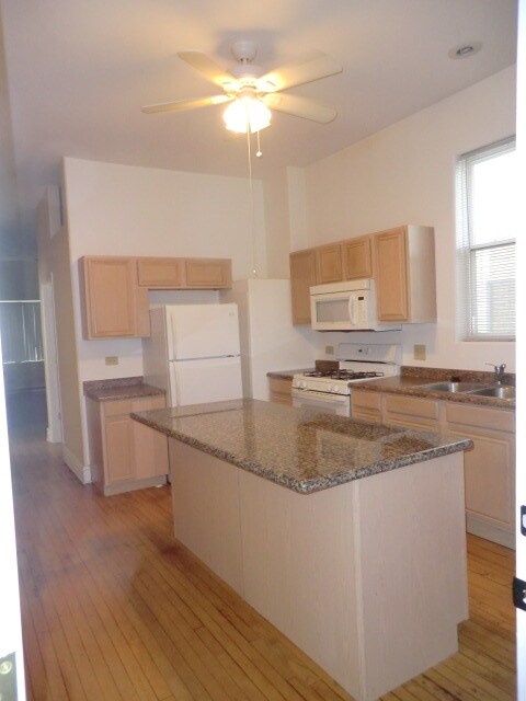 Foto del edificio - 2728 N Artesian Ave