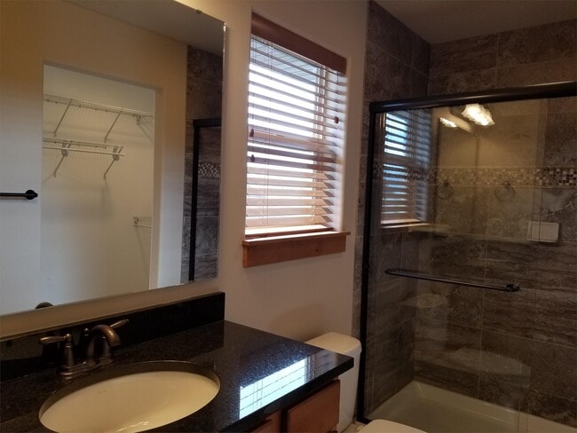 Foto del edificio - 4443 Glenwood Dr