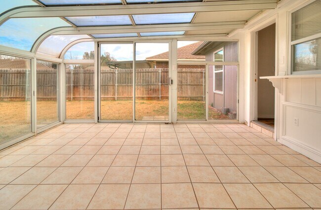 Foto del edificio - Great Freshly updated 3 bed 2 bath!