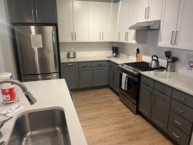 Building Photo - 5839 Ardrey Kell Rd