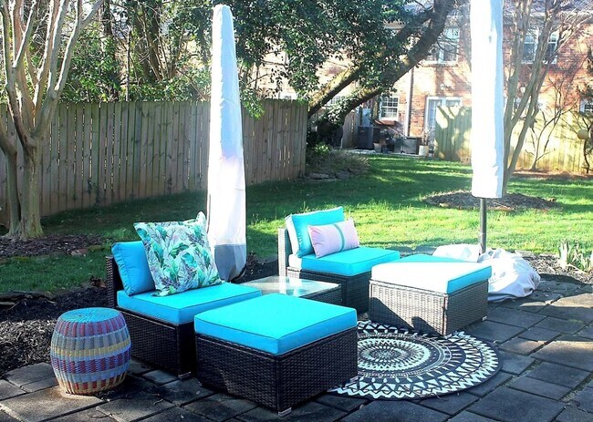 Foto del edificio - Cotswold Area Townhome – Renovated with Modern Upgrades