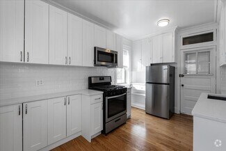 Building Photo - 1731 W Thorndale Ave