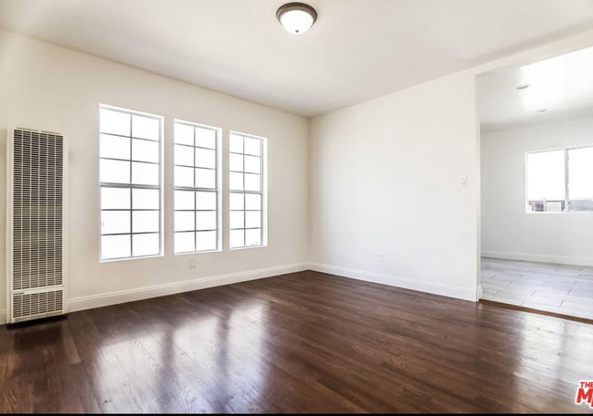 Dining Room - 1312 S Victoria Ave