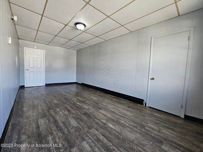 Foto del edificio - 202 Moosic Rd