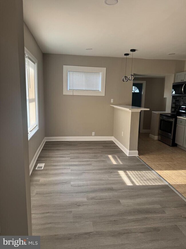 Foto del edificio - 1945 W Airdrie St