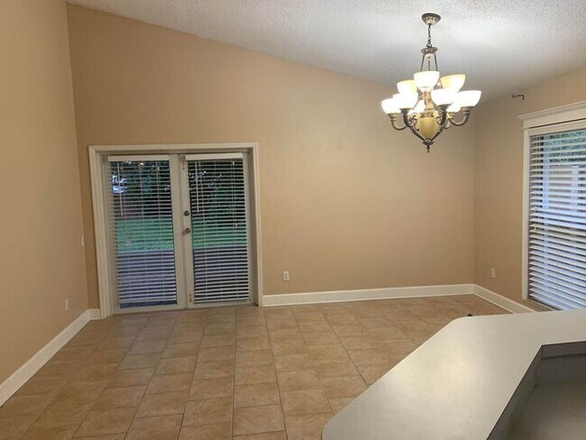 Foto del edificio - Adorable Single Family Home that is ready ...