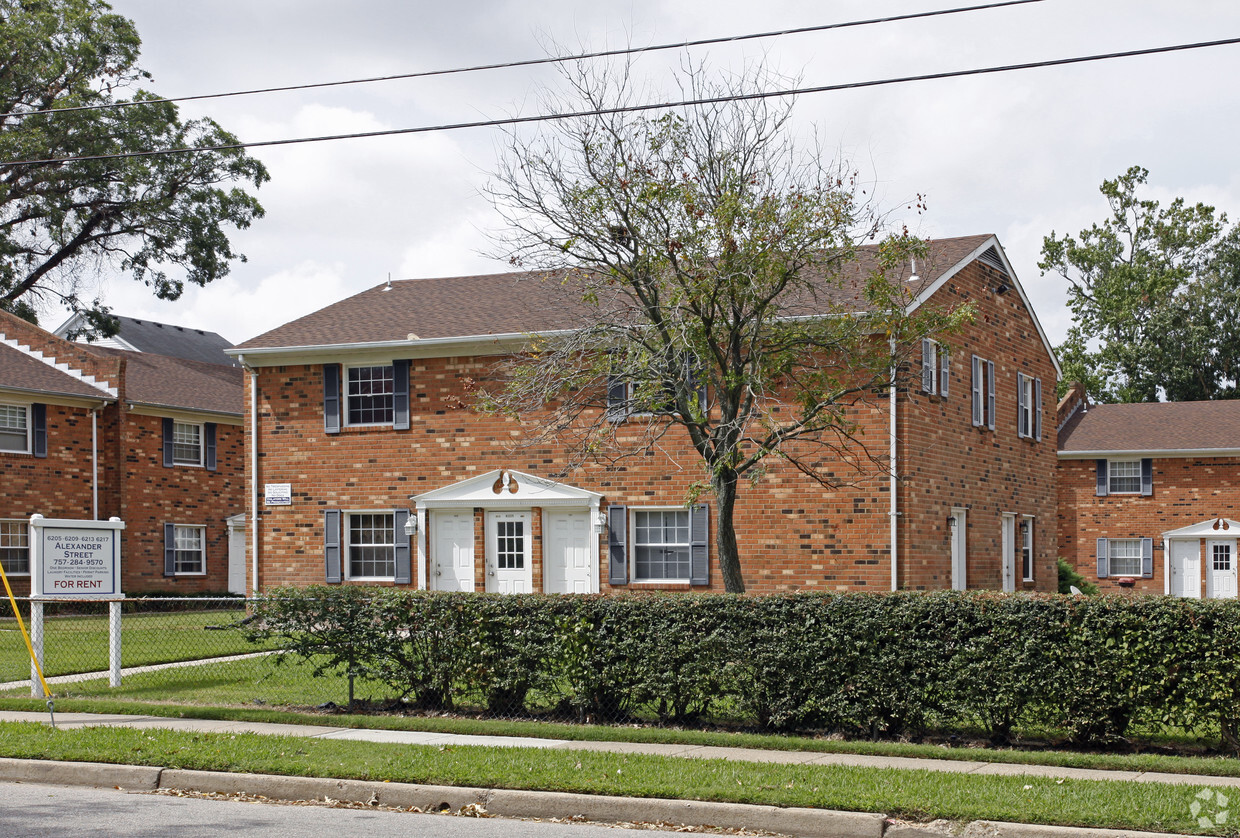 Building Photo - Alexander Arms