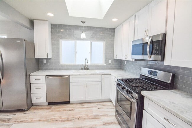 Foto del edificio - Updated Coastal Home with Studio Unit & Solar in Ocean Beach