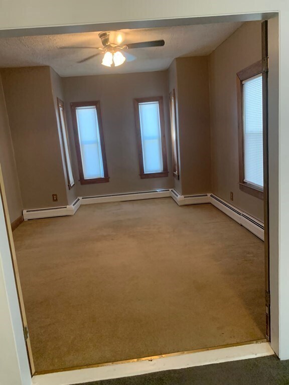 Building Photo - 11 Autumn St