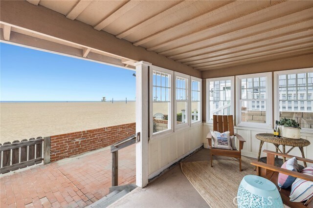 Building Photo - 1212 W Oceanfront