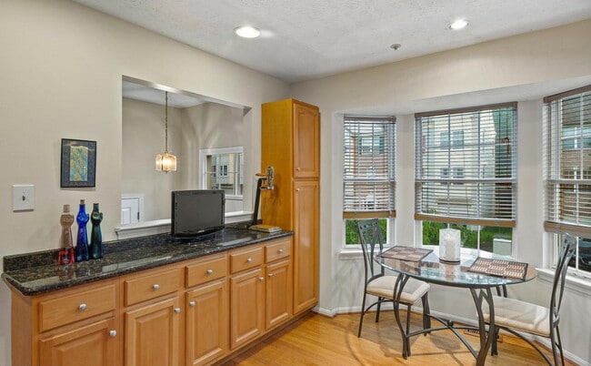 Building Photo - 2510 Smoketree Ln