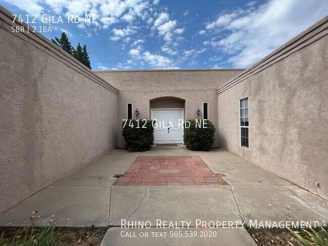 Building Photo - Spacious 5 Bedroom 2.5 Bathroom Located in...