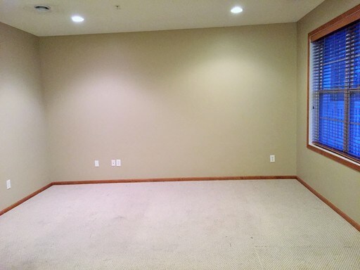 Building Photo - 6710 Narcissus Ln N