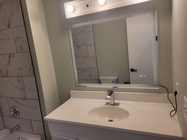 Building Photo - 8511 England St