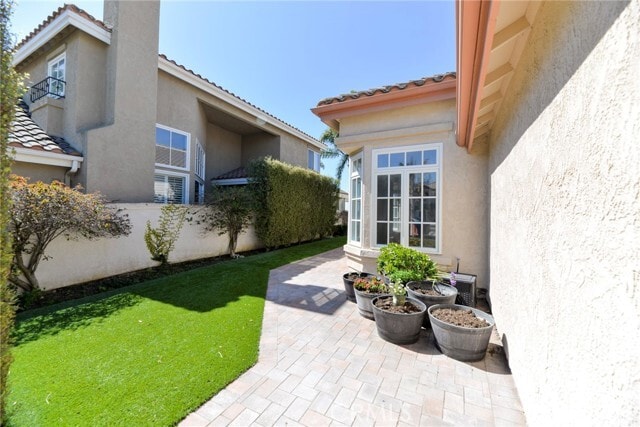 Building Photo - 17 San Raphael