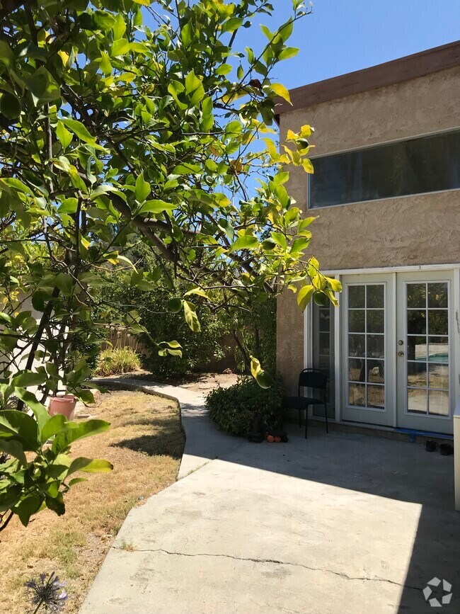 Creekside at Calabasas Park Townhouses under 2,500 Calabasas, CA 2