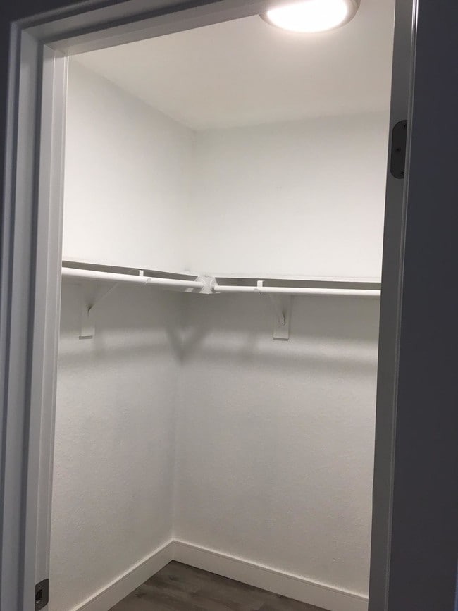 Walk-In Closet - 429 Autumn Dr