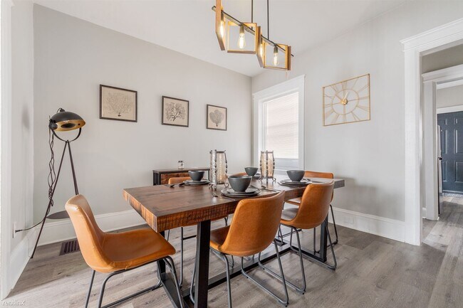 Foto del edificio - 3 br, 2 bath House - 2299 East 93rd Street