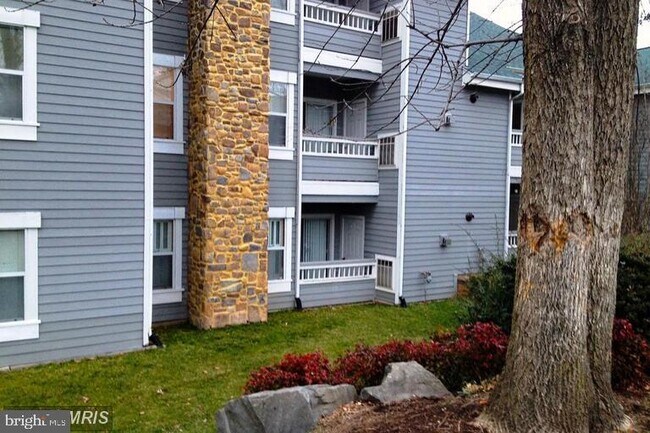 Building Photo - 13085 Autumn Woods Way