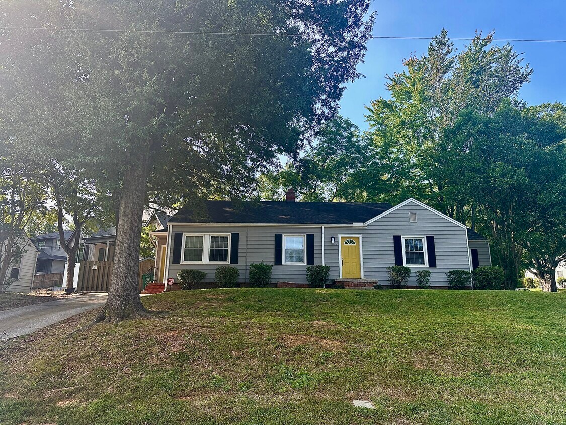 Primary Photo - 900 Everett Pl