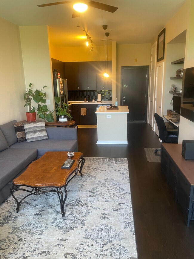 Foto del edificio - 525 E 6th St