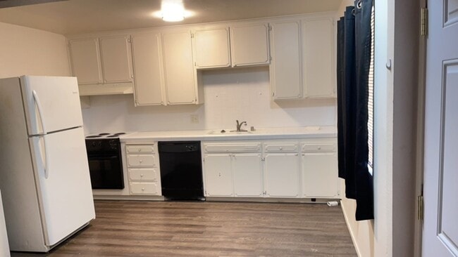 Building Photo - 4233 N Bengston Ave