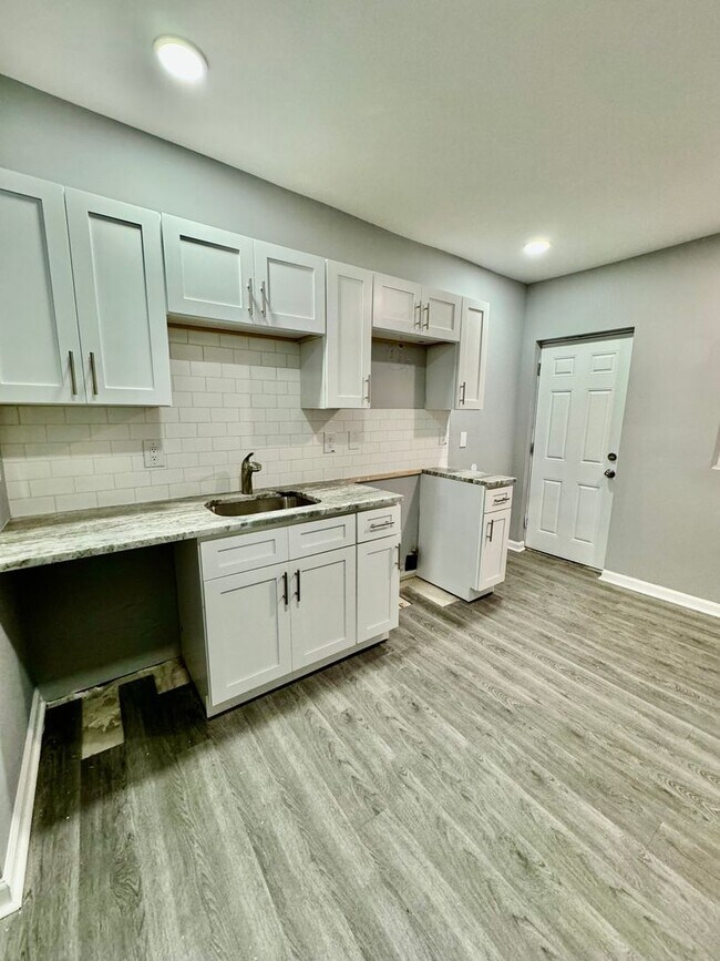 Foto del edificio - Anika Homes 3 Bedroom