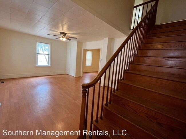 Building Photo - 4 br, 1 bath House - 411 Chestnut St  #1