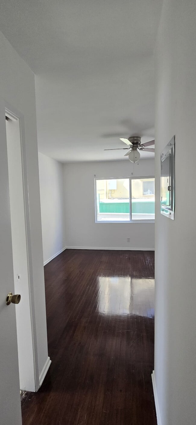 Building Photo - 361 N Hayworth Ave